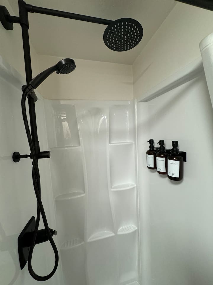 Enjoy a spa shower with dual shower heads, shampoo, conditioner and body wash. 