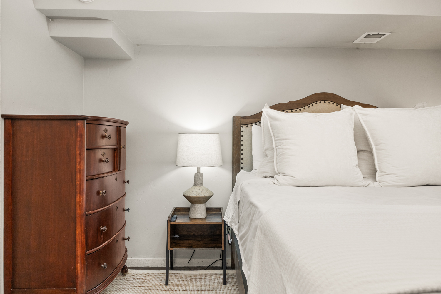 Downstairs Bedroom #4 | Queensize Bed