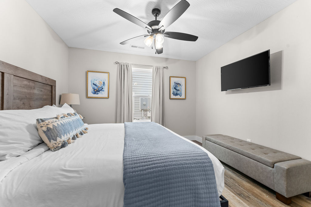 Lower level king bedroom w/ ensuite bath