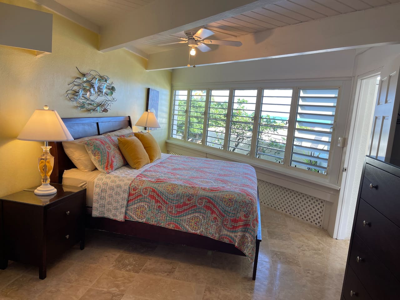 Guest bedroom - 2nd view 