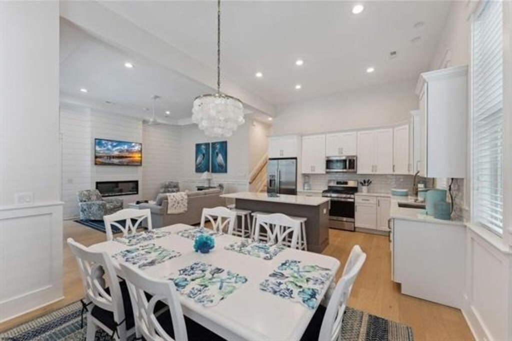 Dining table which can seat six