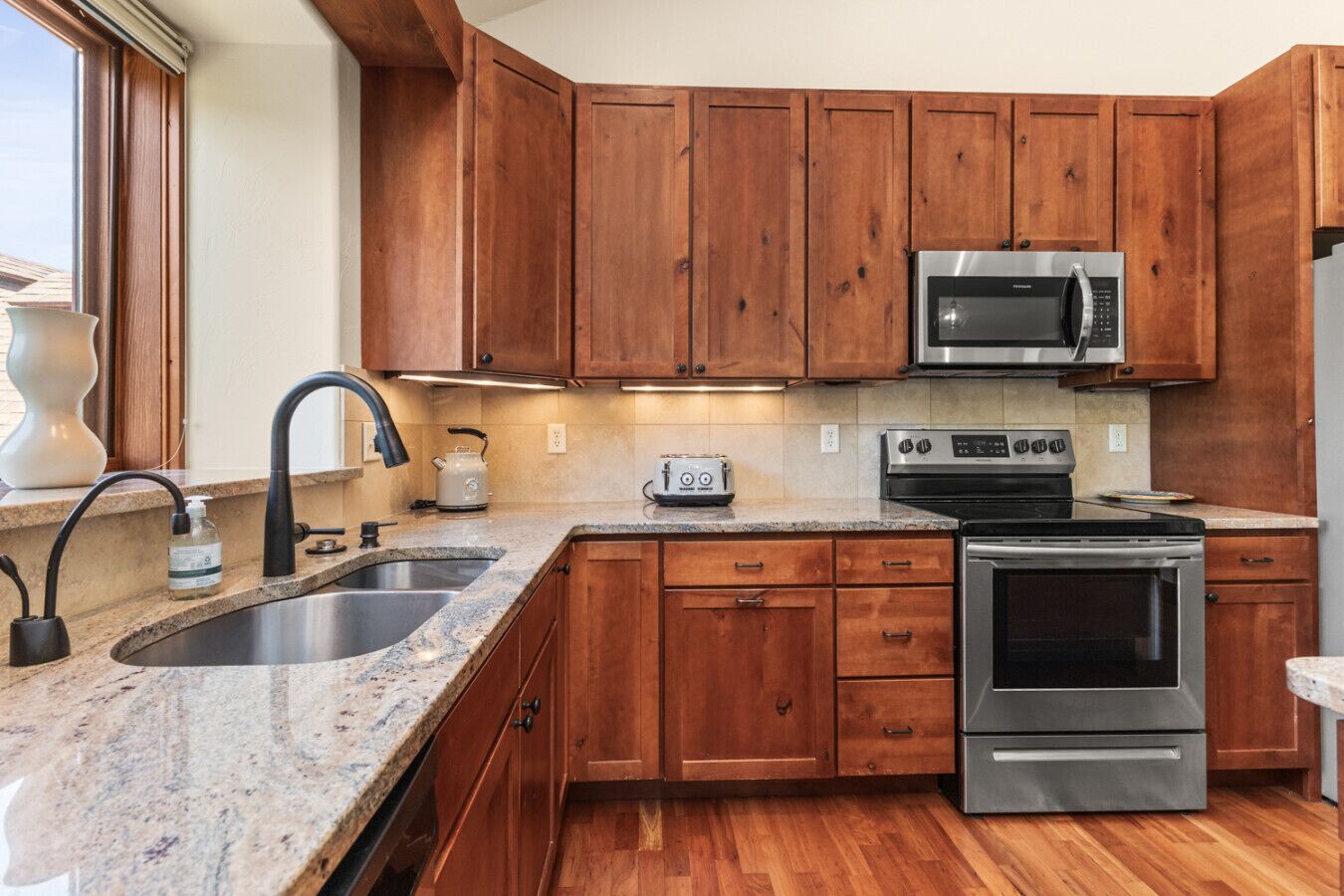 Kitchen Sink | Oven | Microwave