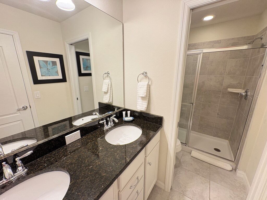 King BR w/EnSuite bath with separate shower and toilet for added privacy