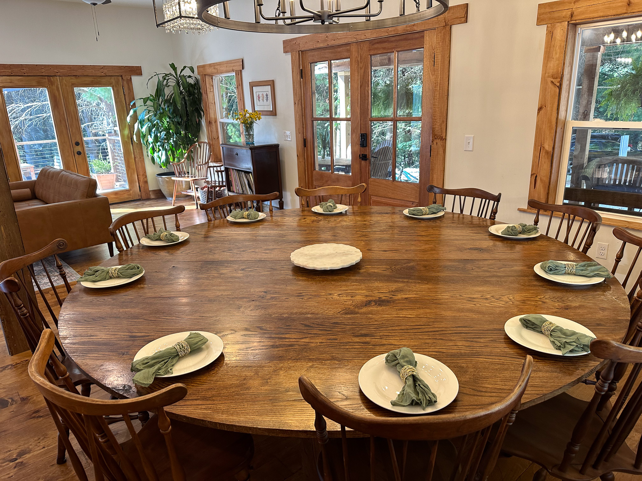 Custom table that seats 10 lets you enjoy meals together