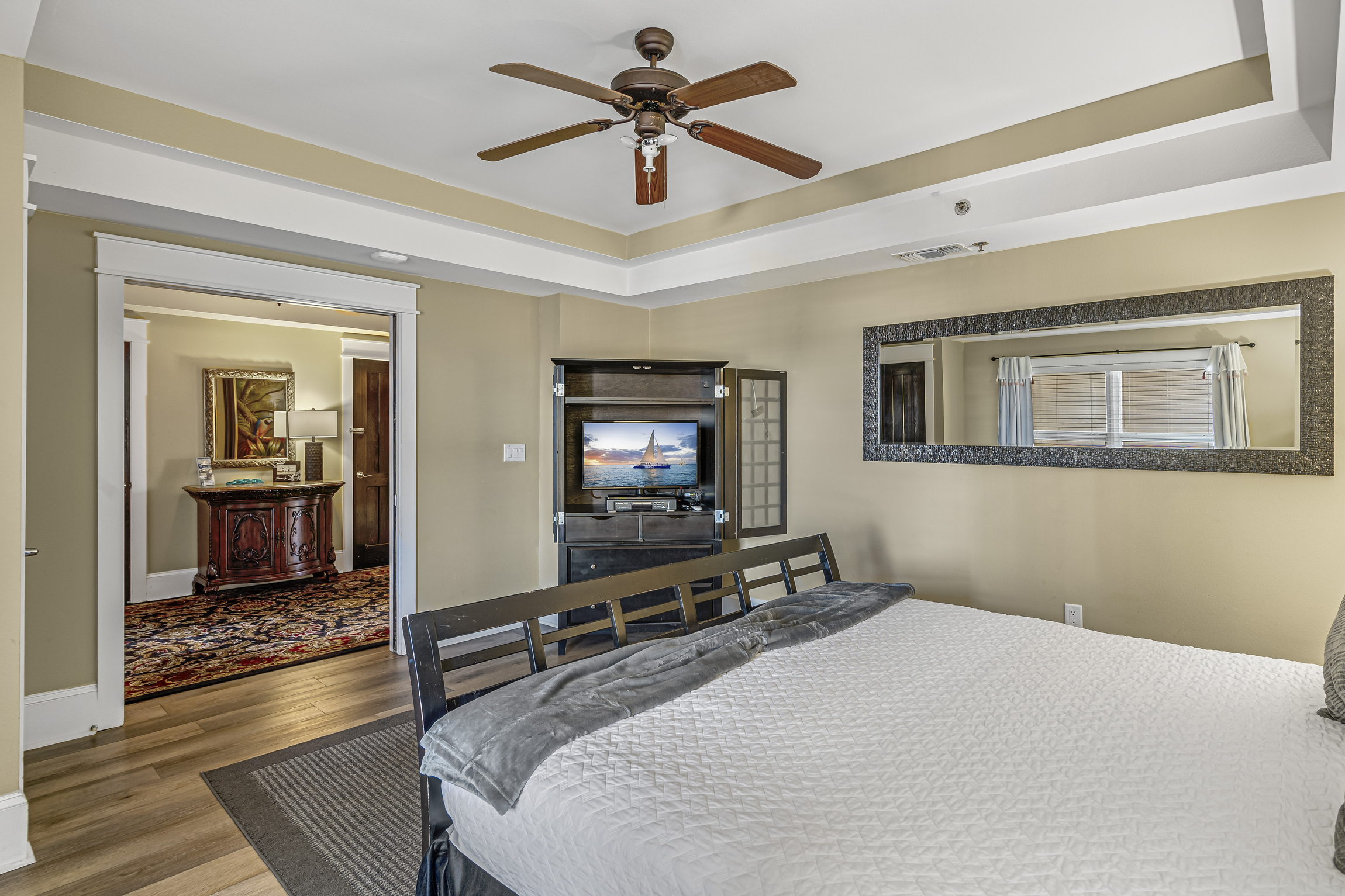 1st Floor Guest Bedroom 3: KING BED, Bay Views, Smart TV, closet, Private bathroom with shower/tub combo (Sleep 2)