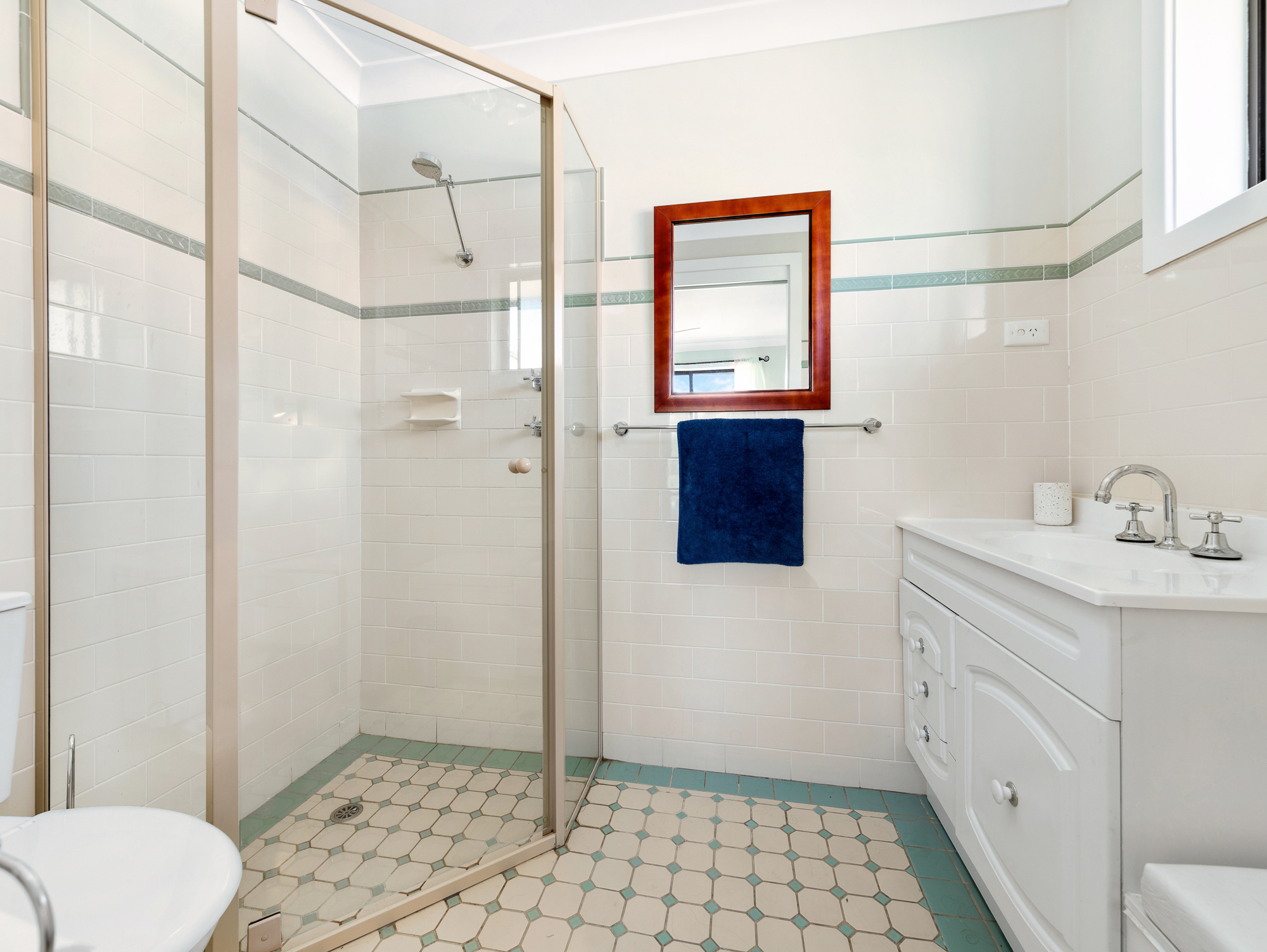 Upstairs ensuite