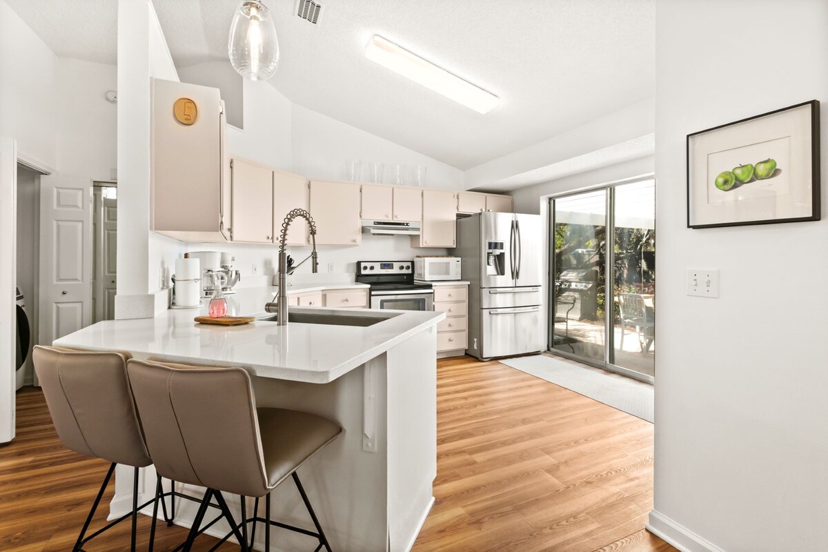Prepare snacks for the beach or cook a meal in the fully stocked kitchen