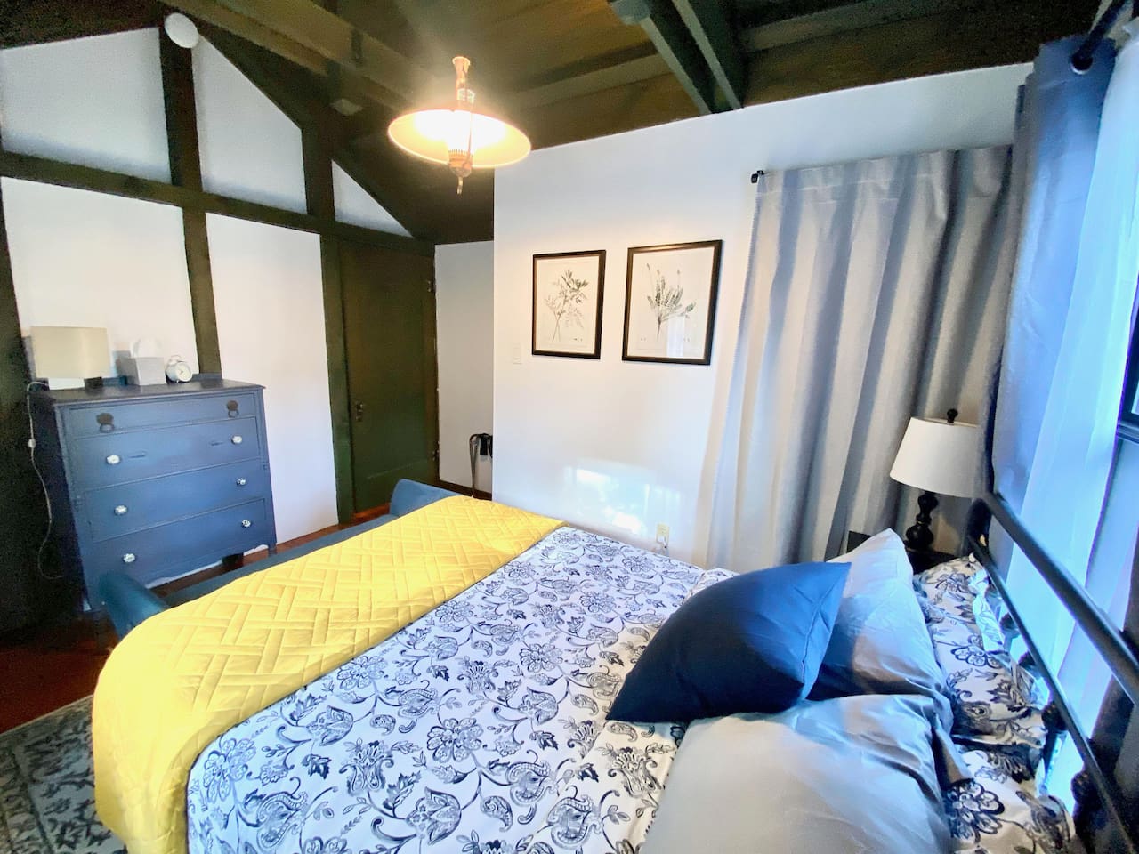 Second bedroom with full size bed.