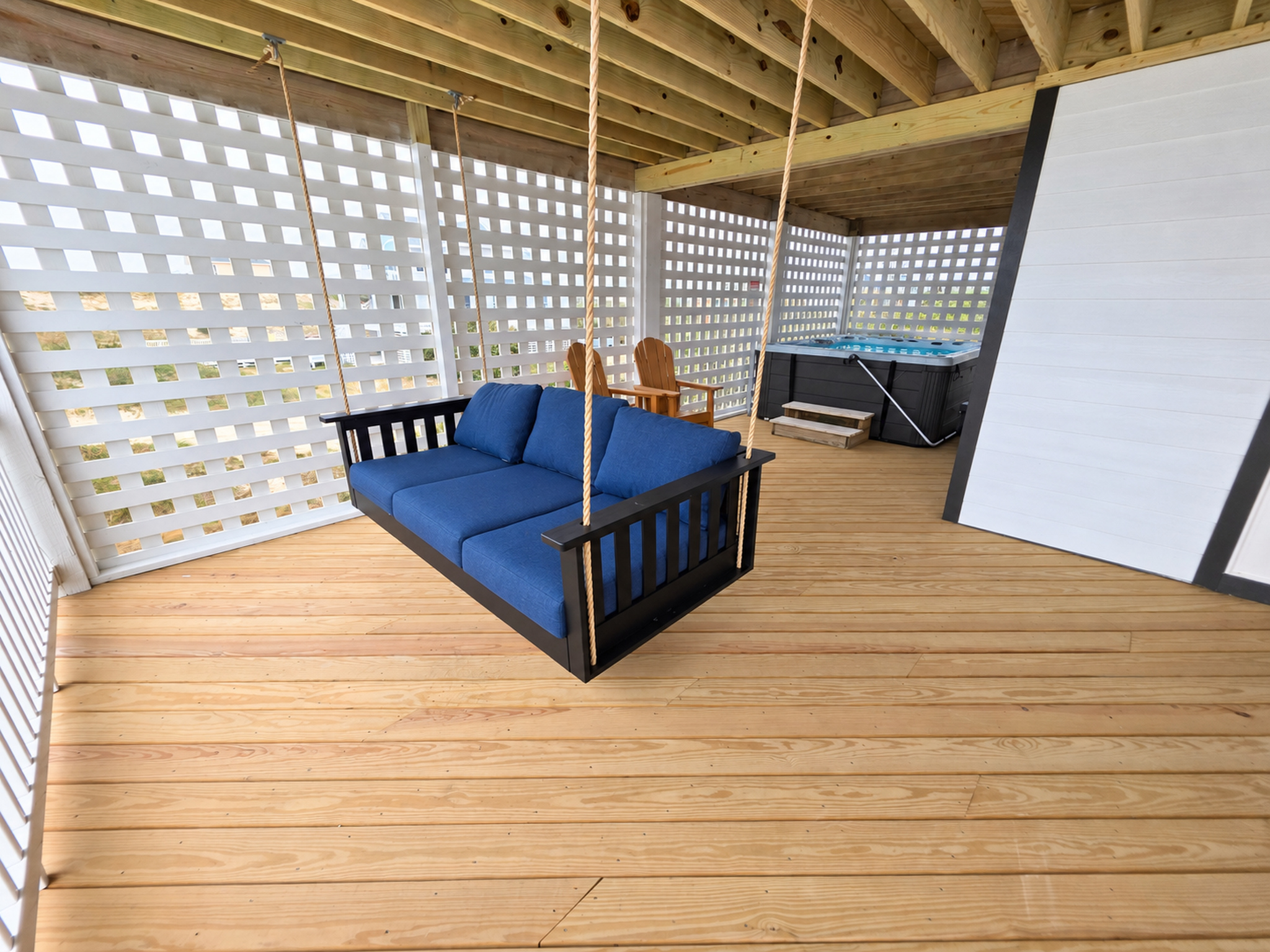 Mid level deck. Swing while soaking in the ocean views and ocean breeze. 