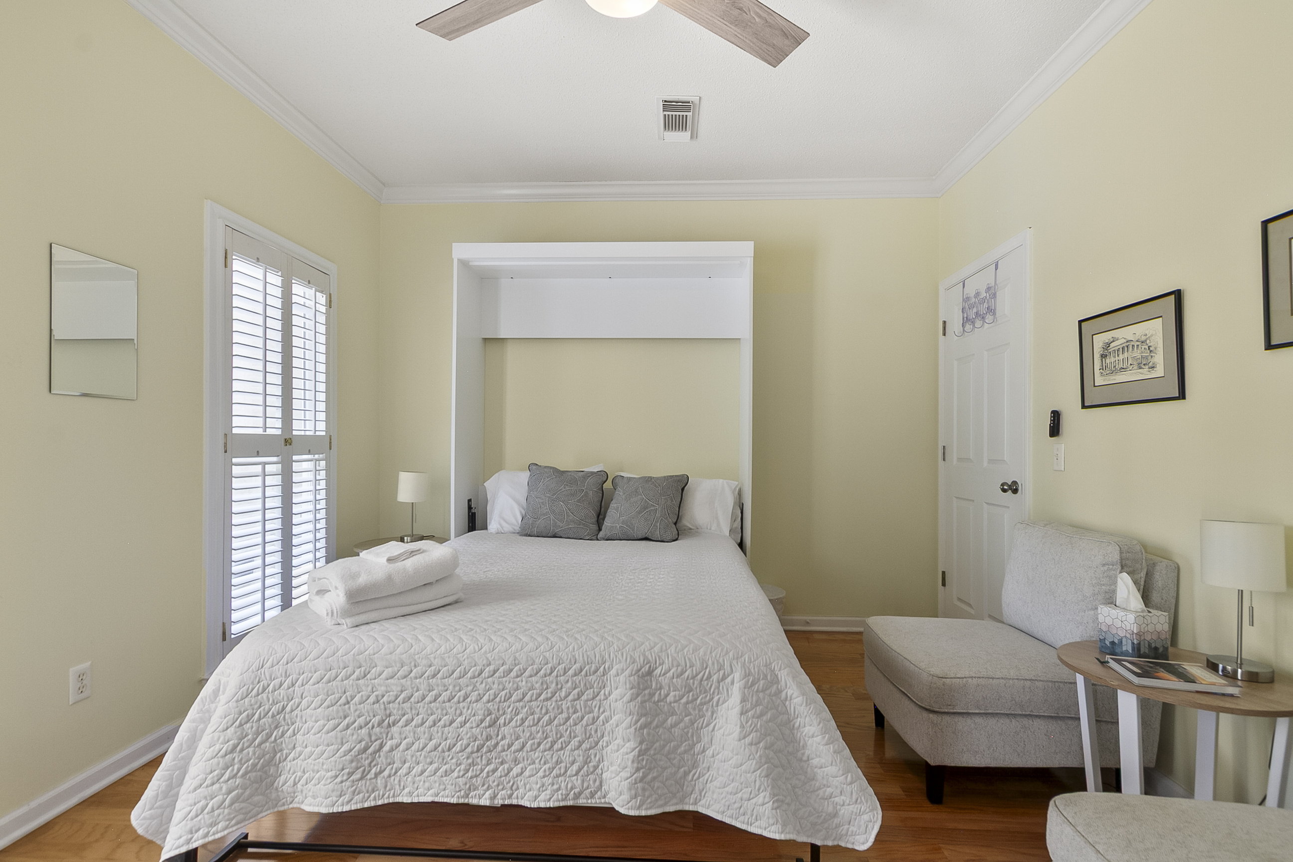 Downstairs Bedroom l Murphy Bed