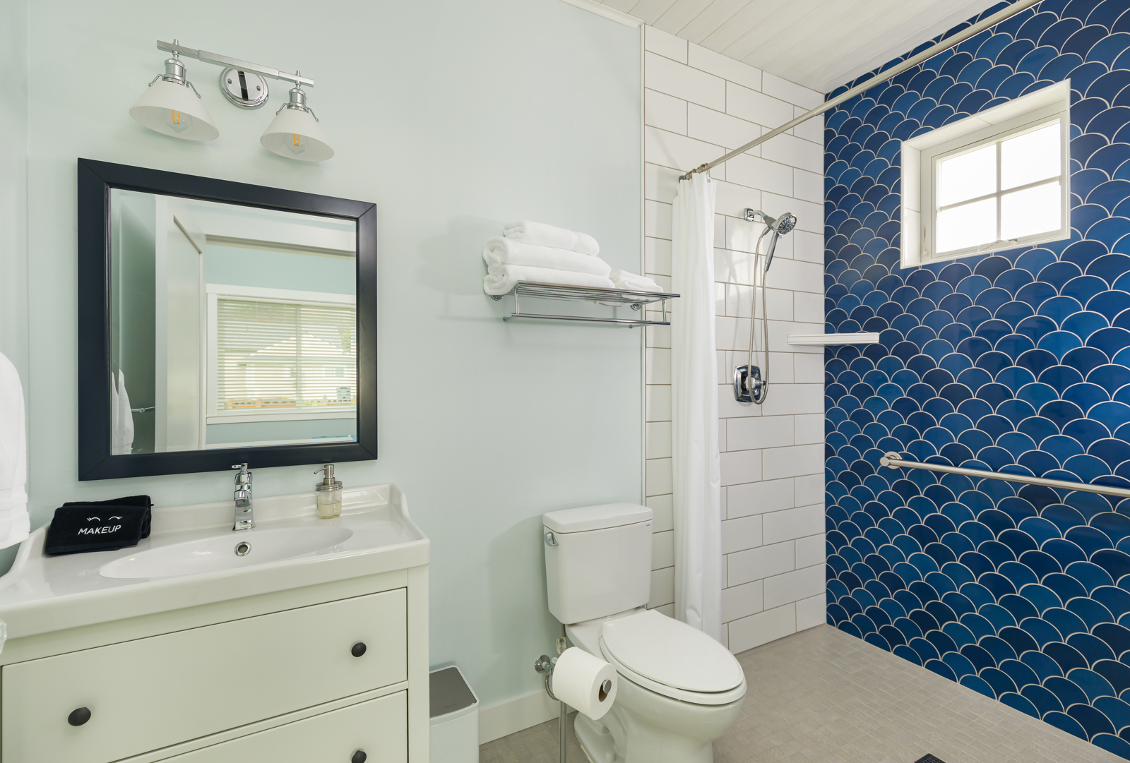 Bathroom adjoining first floor bedroom