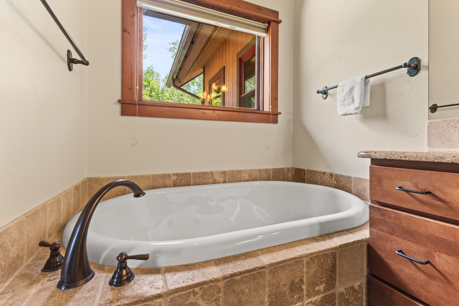 Ensuite Bathroom #3 | BathTub