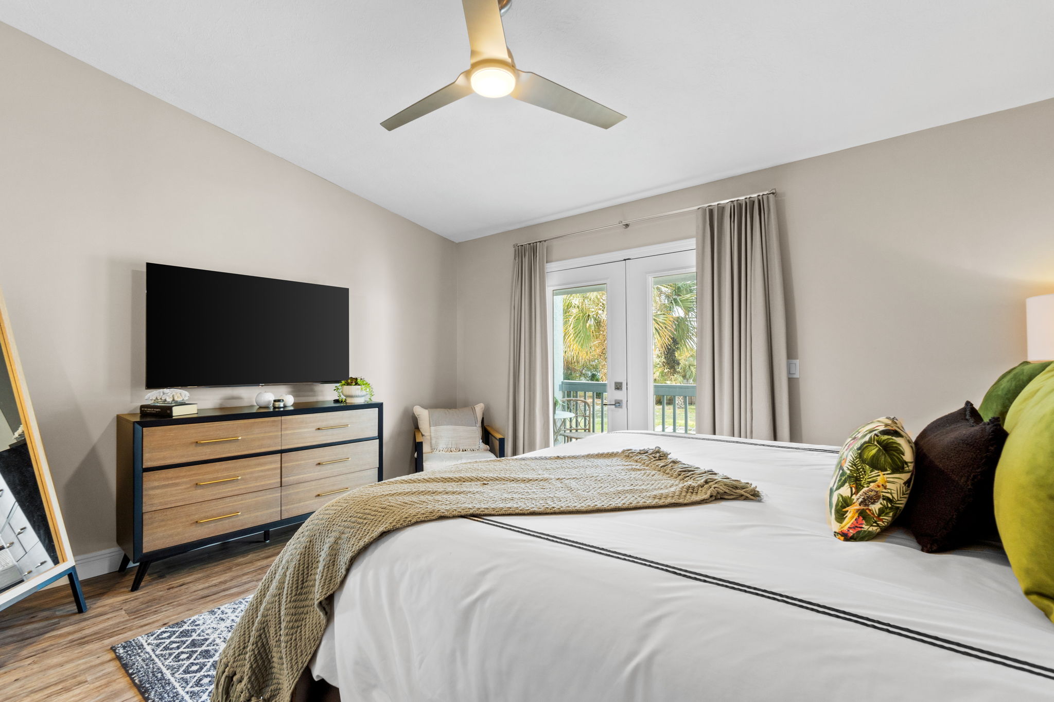 Bedroom with Queen Bed