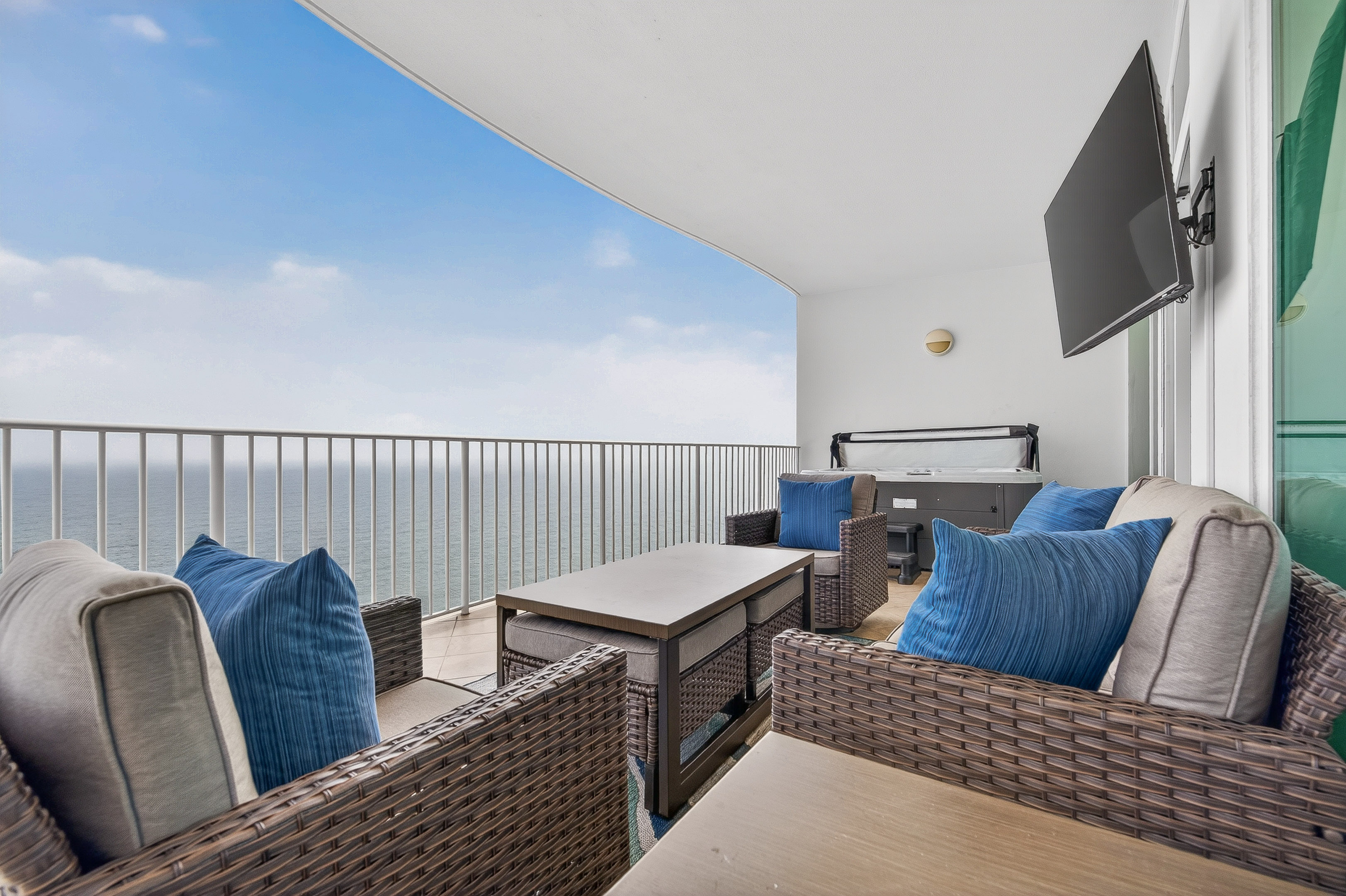 Private balcony, hot tub, TV