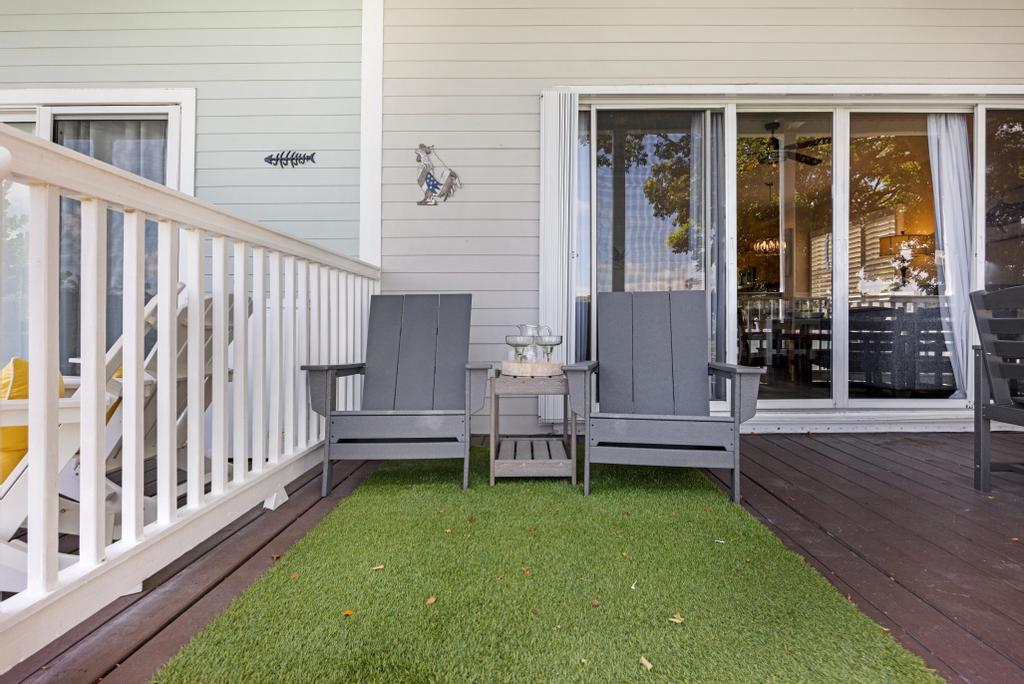 Direct Waterfront Views!