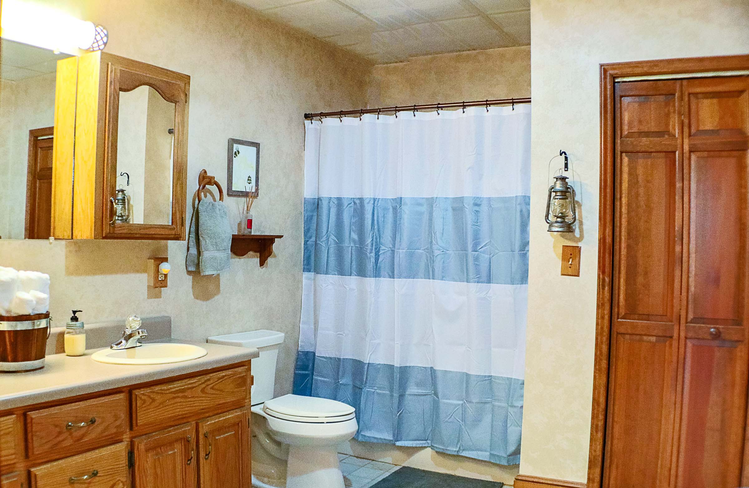 large bathroom off the smoky mountain railroad themed bedroom