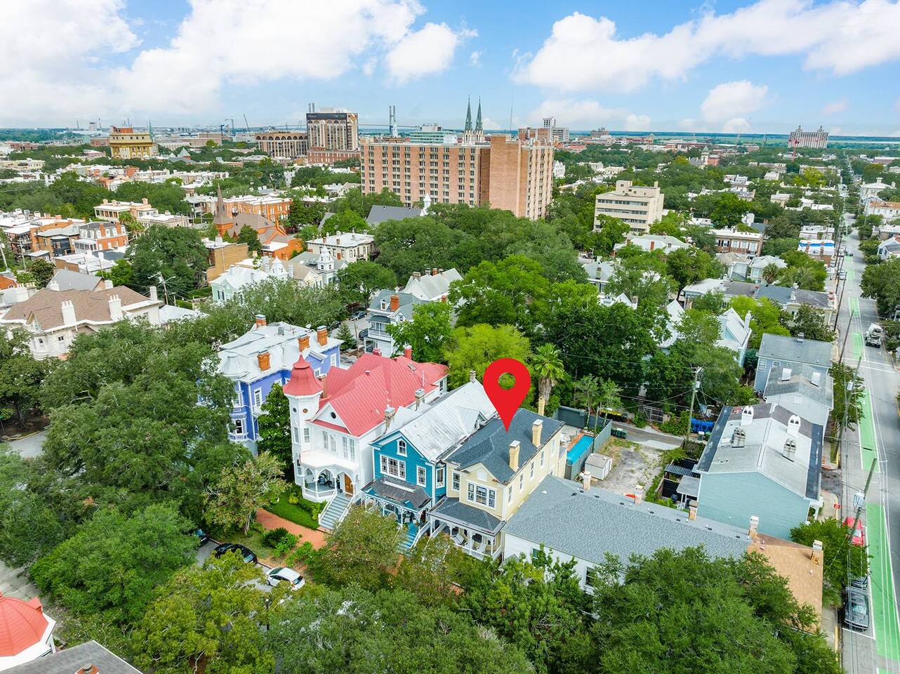 Located in the heart of Historic Savannah, but nestled into a quiet, care-free street so you can take time away from it all.