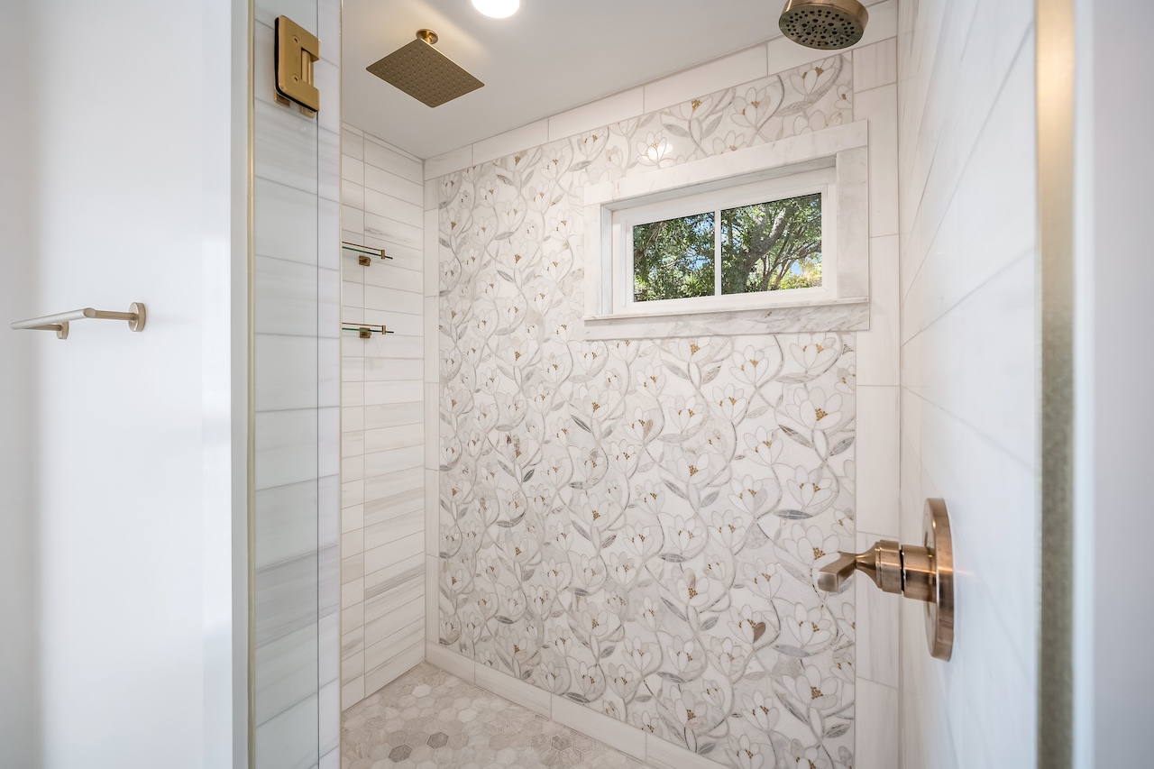 Primary Bath | 19 Sand Crab | IOP Escapes