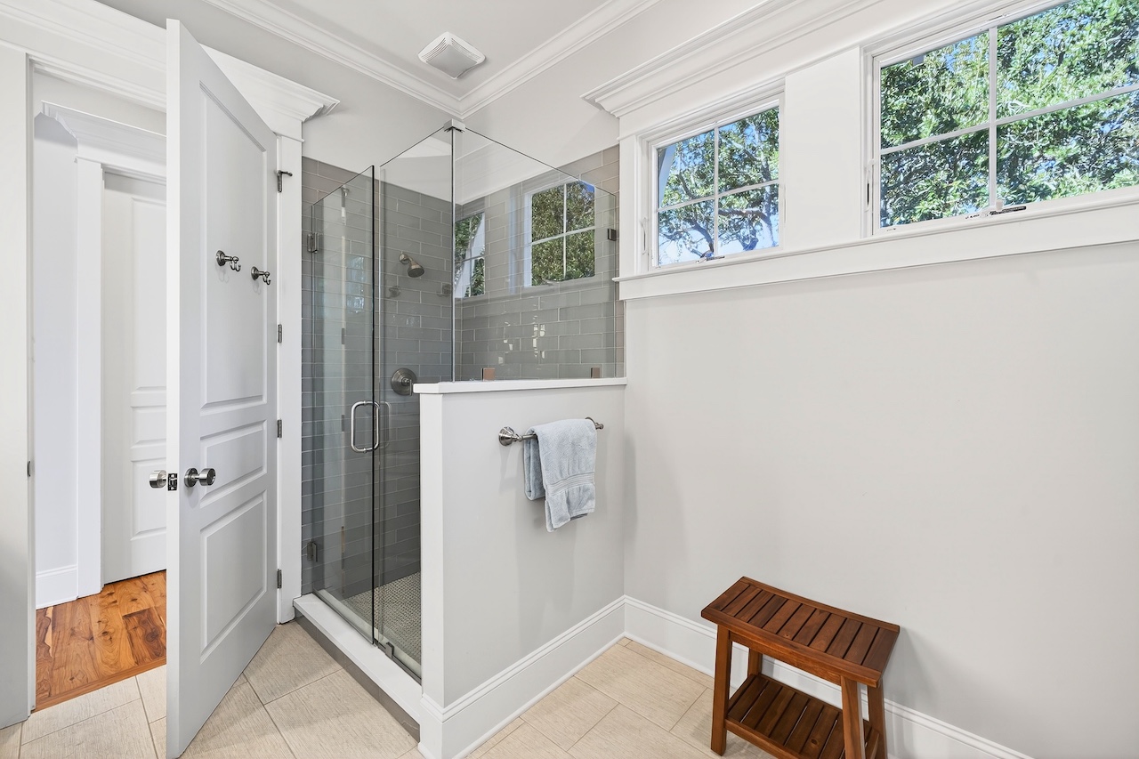 Primary King Suite Full Bathroom