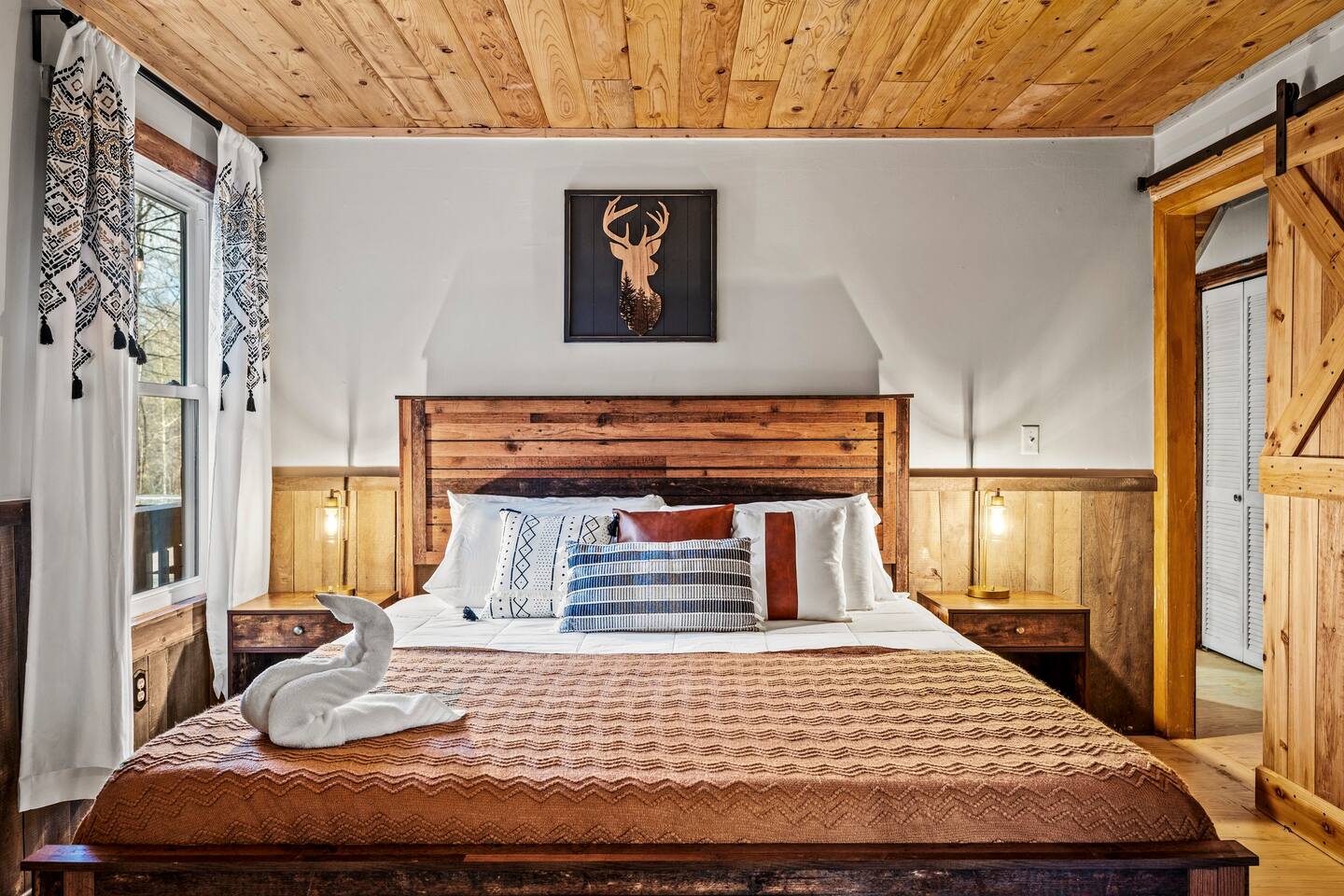 Bedroom#1 - King Bed with a 50" 4K Smart TV