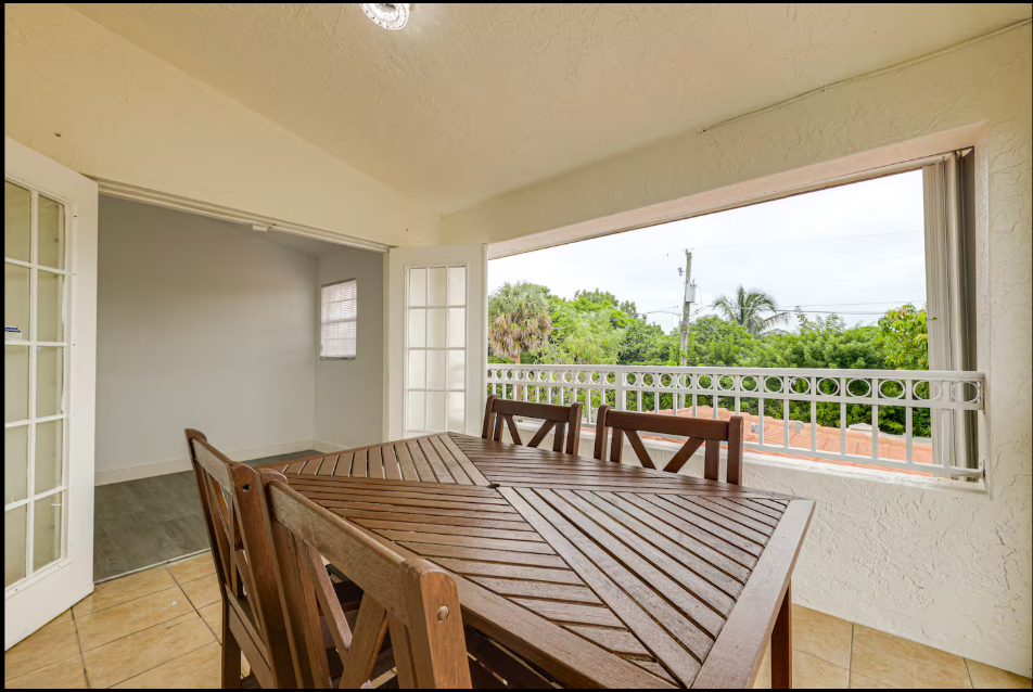 Balcony | Outdoor Dining Area