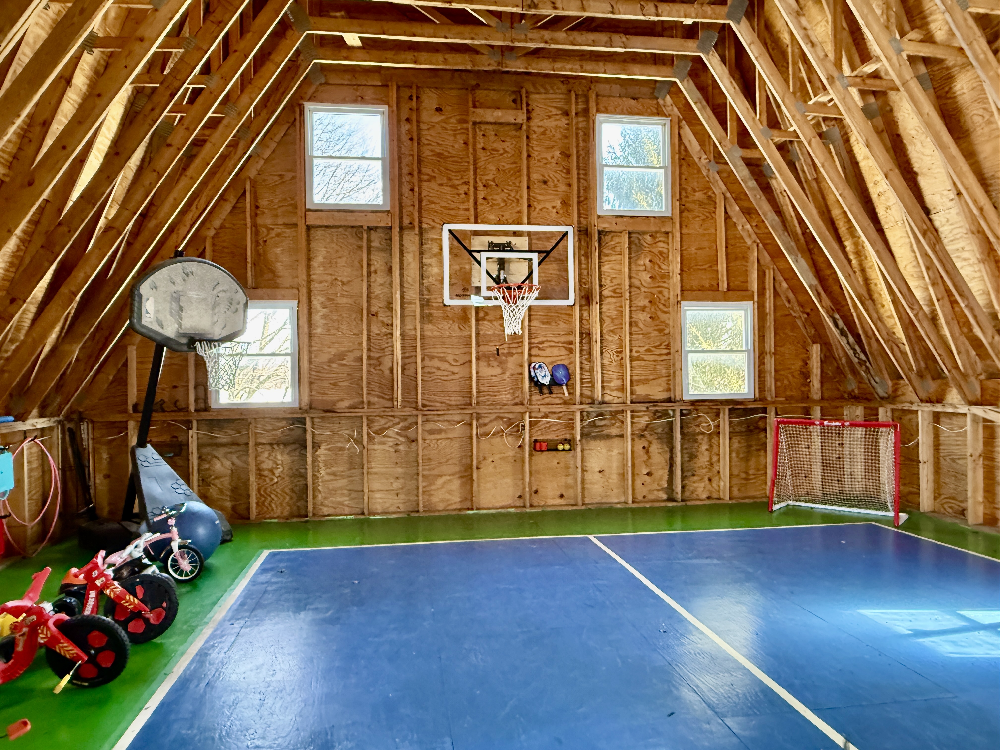 The Farmhouse - Modern Rochester Farmhouse Getaway — Ontario, NY — vacation rental