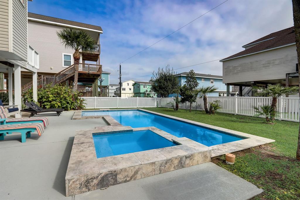 e3e6efbbcabc4061907b0e6c0c718399 | Beachhouse | Texas | TX | Vacation Homes | Galveston | Crystal Beach | Kokomo | Breezy Days | Beachfront Elegance | Sunrise Serenity | Southern Sands Property Management, LLC