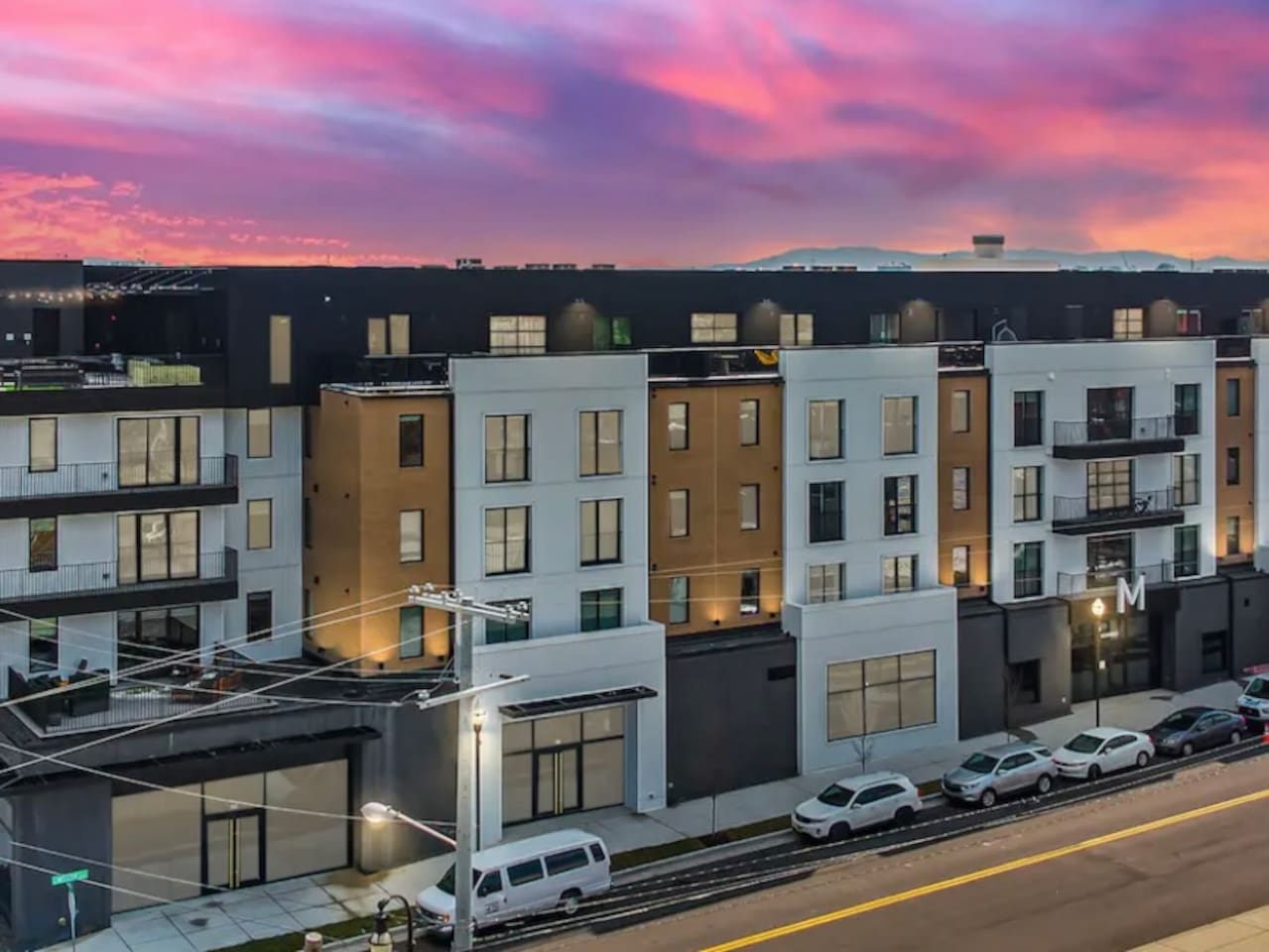 Modern Exterior: Stunning skyline views and vibrant architecture await your Nashville adventure!