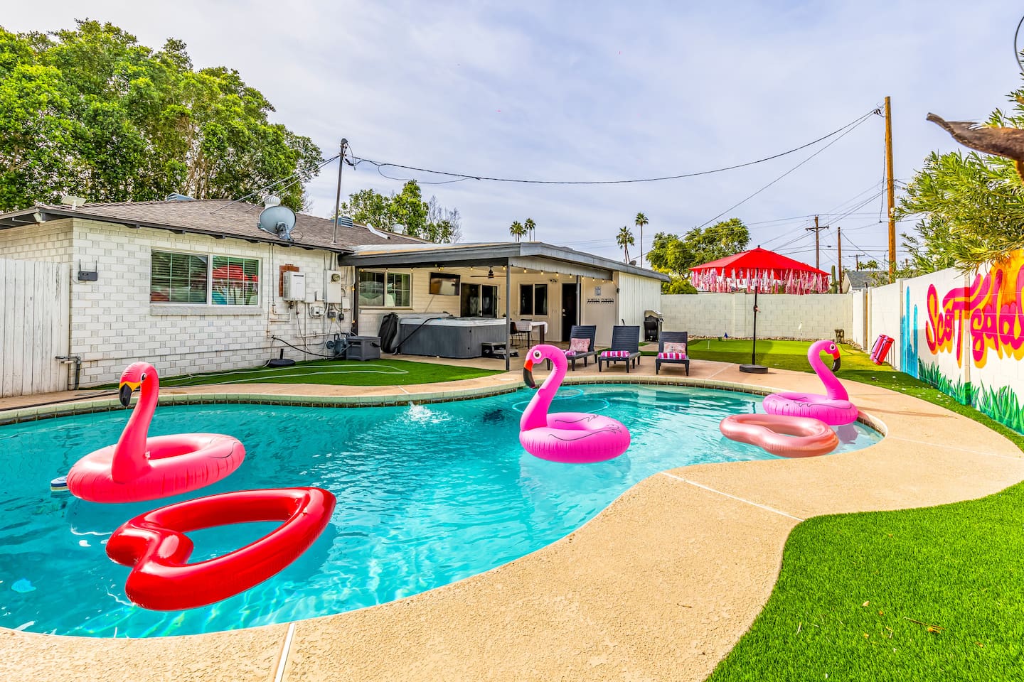 Make a splash with flamingo floaties and heart-shaped loungers in your own private pool—perfect for sun-drenched afternoons in Arizona.

