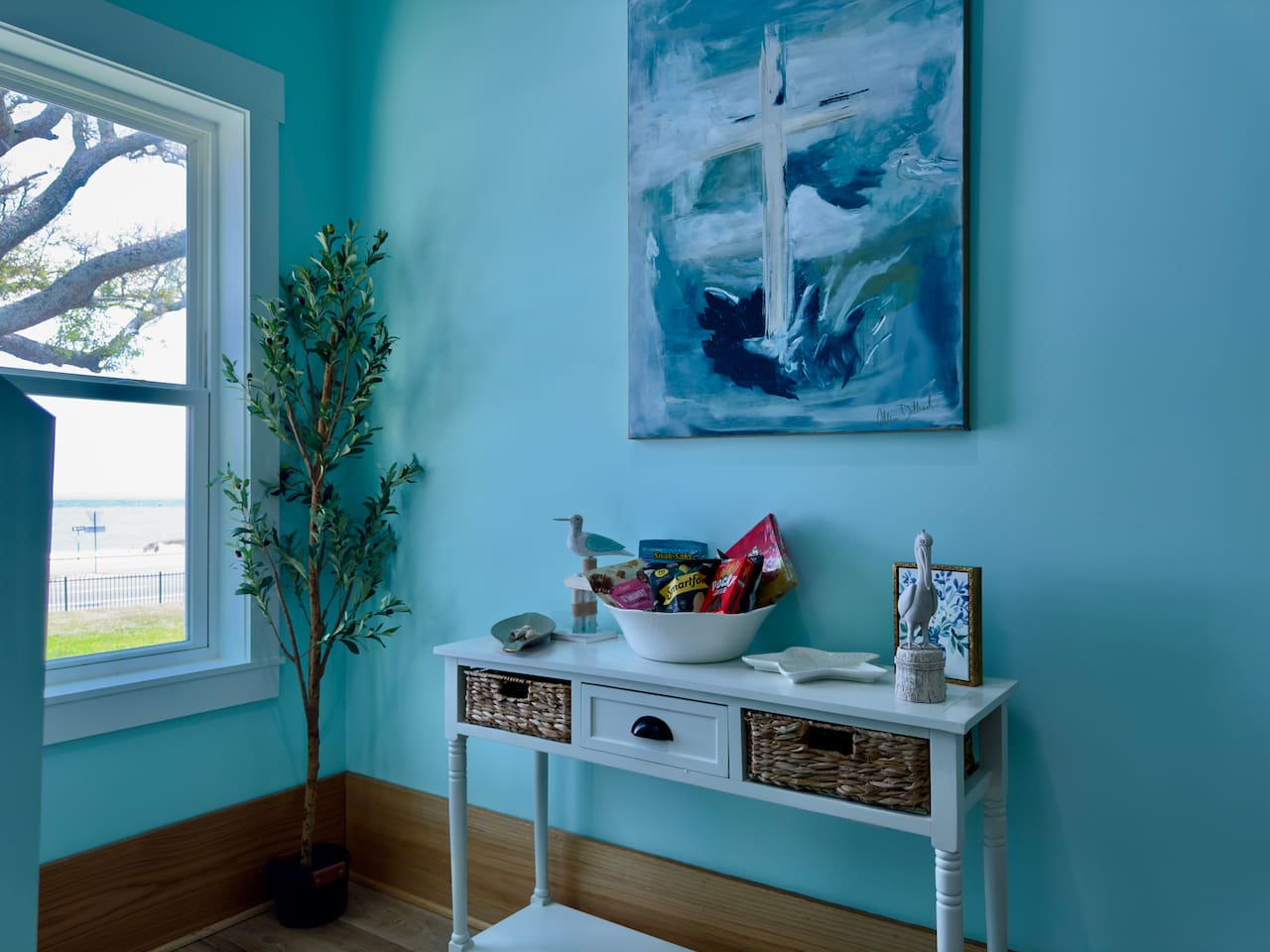 Enjoy a bright, coastal nook with charm and thoughtful touches.