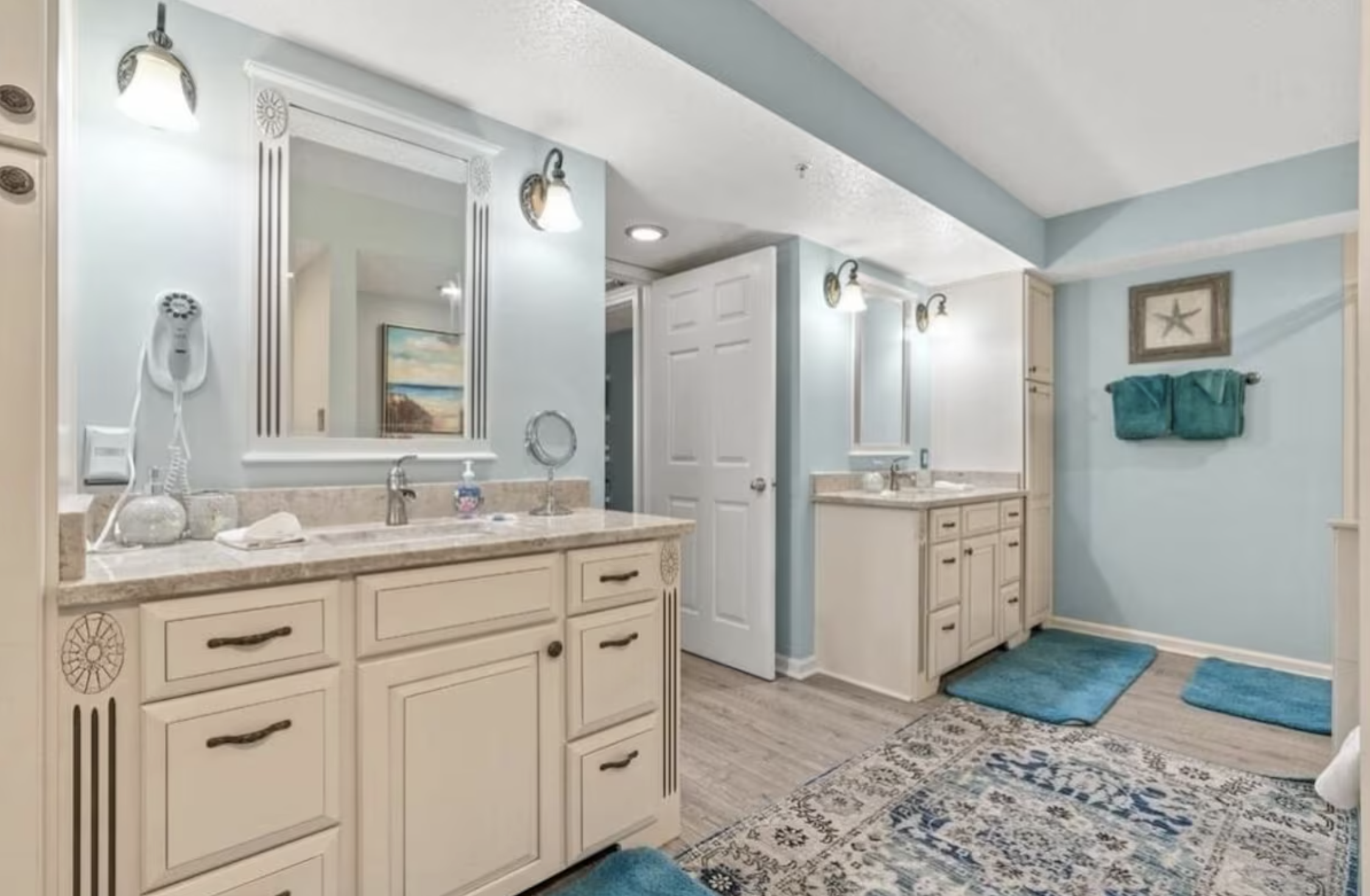 A view of both sinks in the primary bathroom, allowing you and your partner to get ready at the same time. No lack of space!