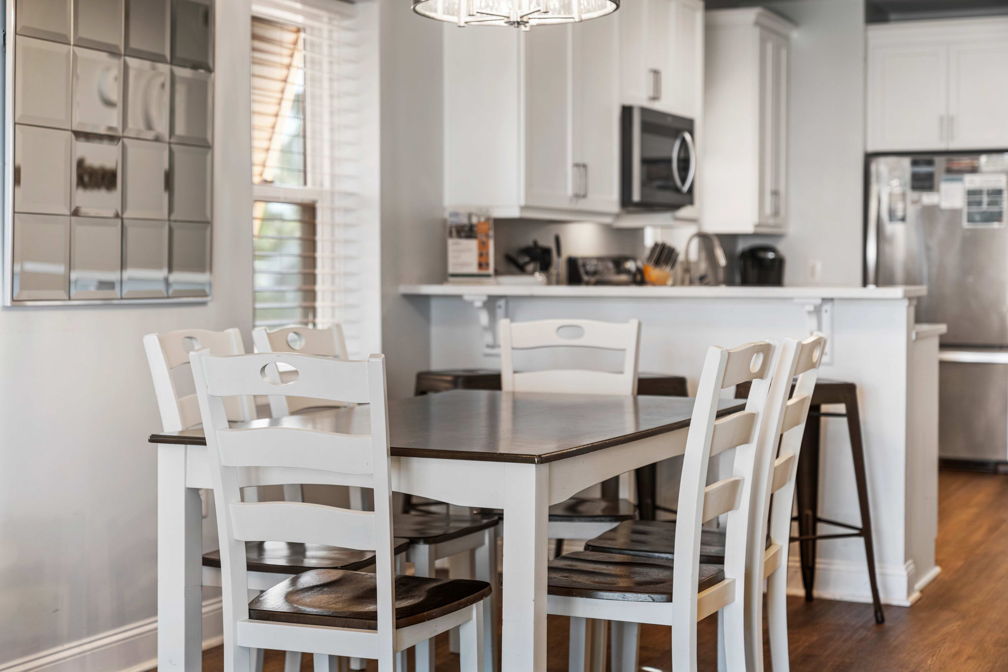 Dining room | Beach Breeze | Oceanview 202 | 1116 Ocean Blvd, Isle of Palms, SC | IOP Escapes