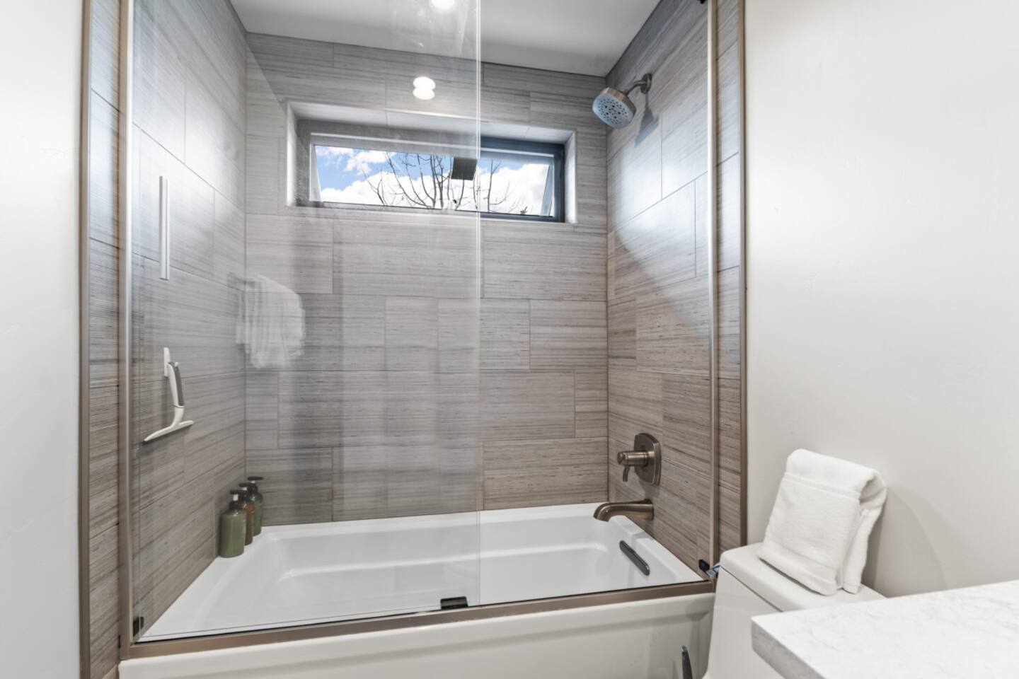 Ensuite Bathroom 1