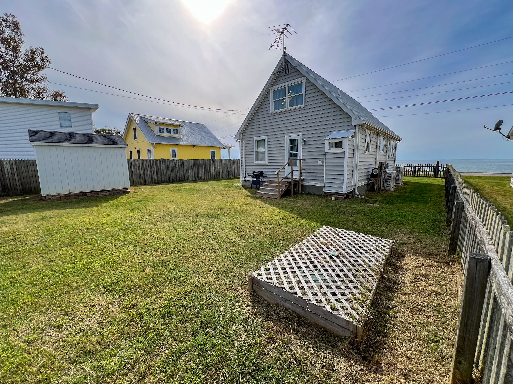 Spacious, fenced-in backyard! Shed is not accessible to guests.