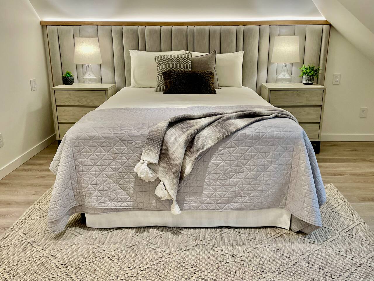 Thick, plush 14” coil & foam hybrid mattress provides just the right amount of cozy comfort and support so you will wake up rested and ready for adventure. 