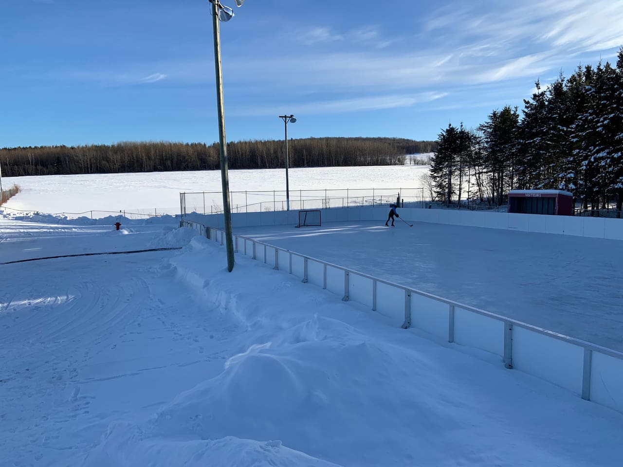 Patinoire du village à 2 minutes à pied.