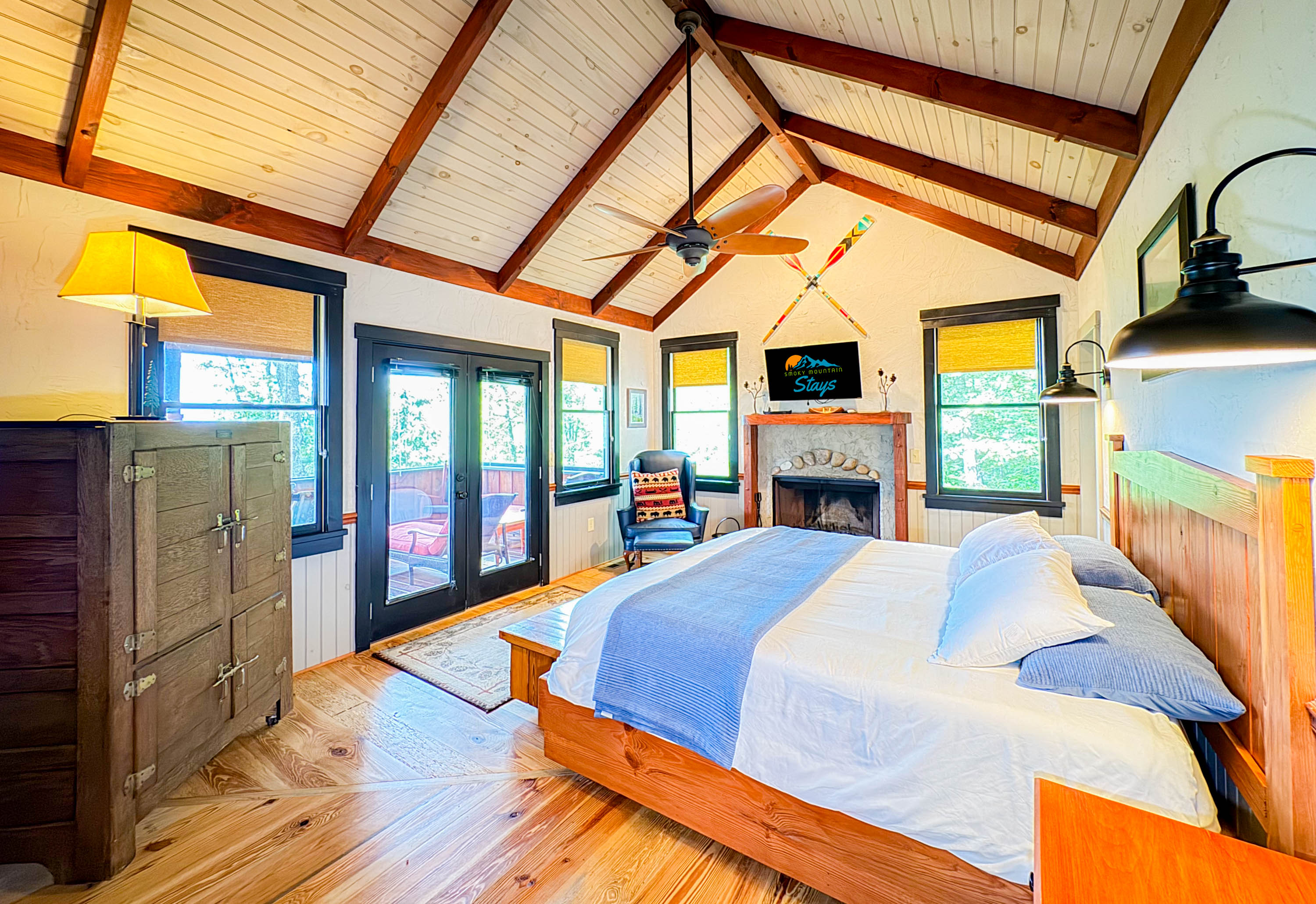 King Bed | Overlooking Great Smoky Mountains National Park