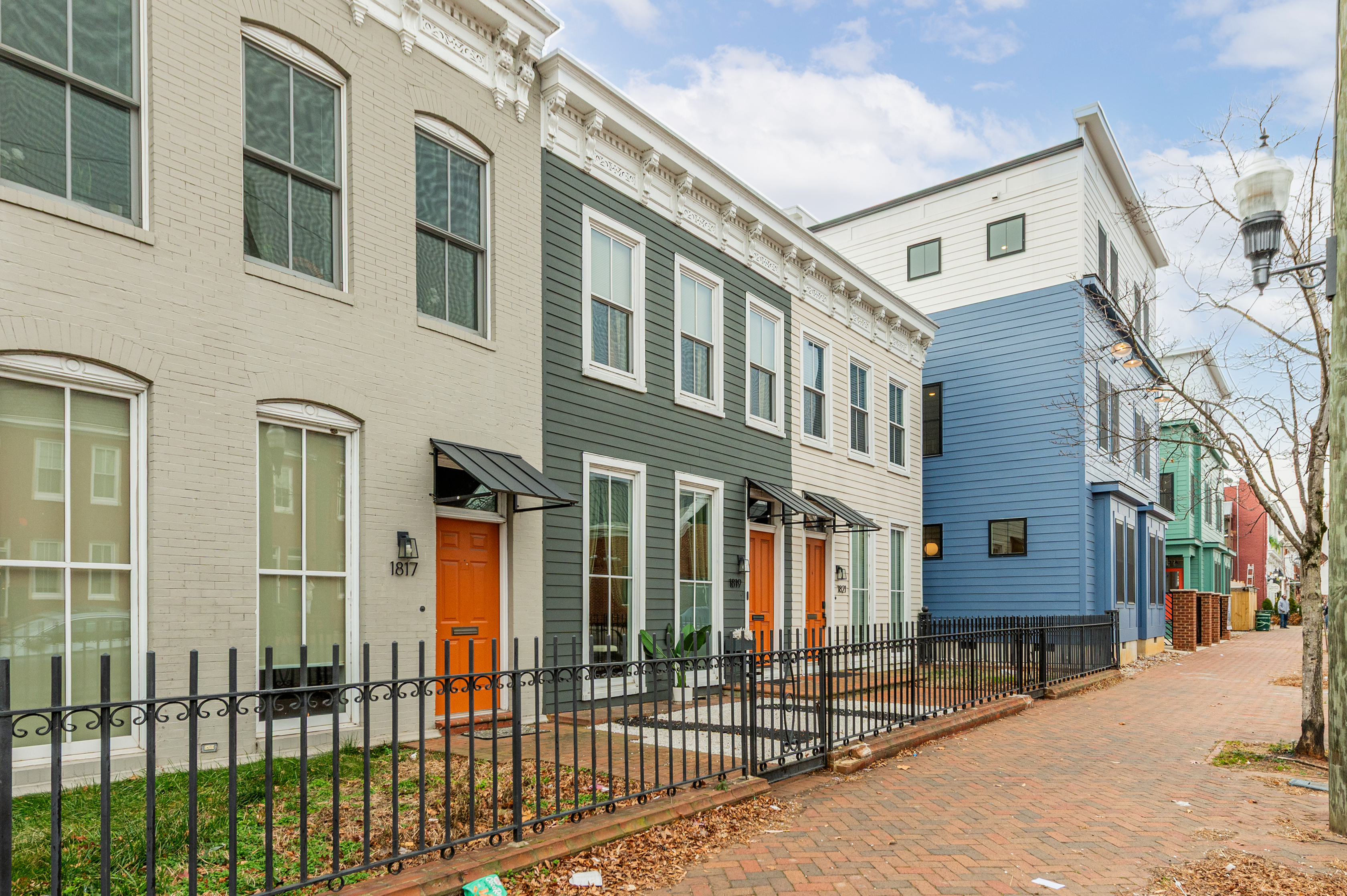 Charming Exterior: Vibrant colors, classic architecture, and a welcoming vibe await in Richmond! 