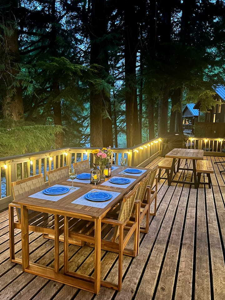 Back Deck Dining area on main floor level, overlooking the Sandy River. Access from Main Level Living Room, Master Bedroom, and King Size Guest Bedroom.