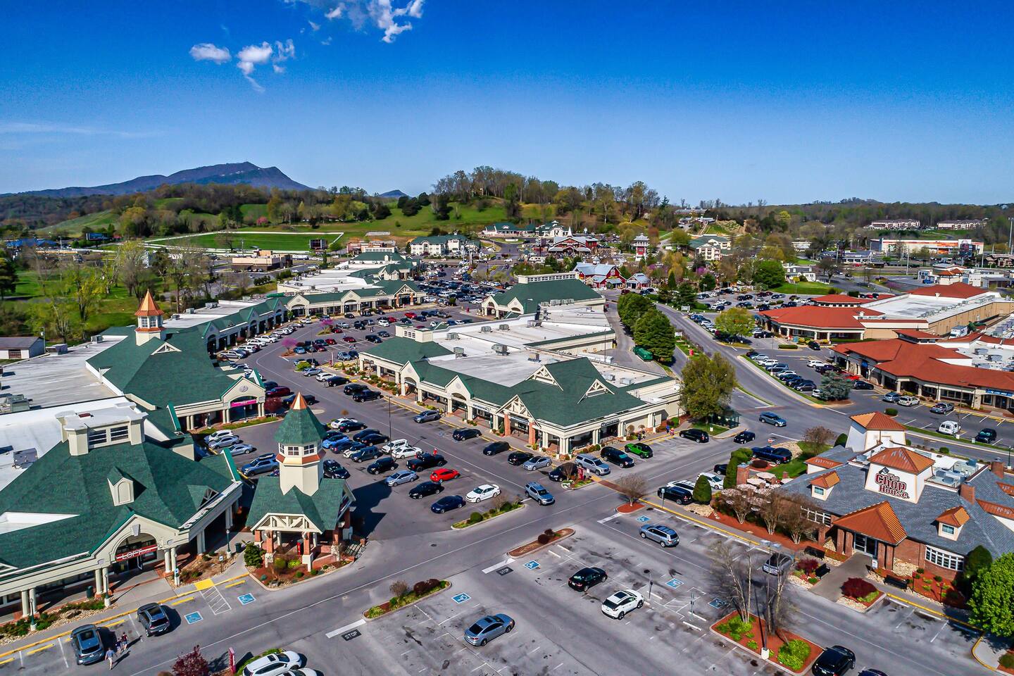 Shop 'til you drop in Pigeon Forge, where a world of unique boutiques, specialty stores, and popular outlets awaits just minutes from your home-away-from-home. #ShoppingSpree