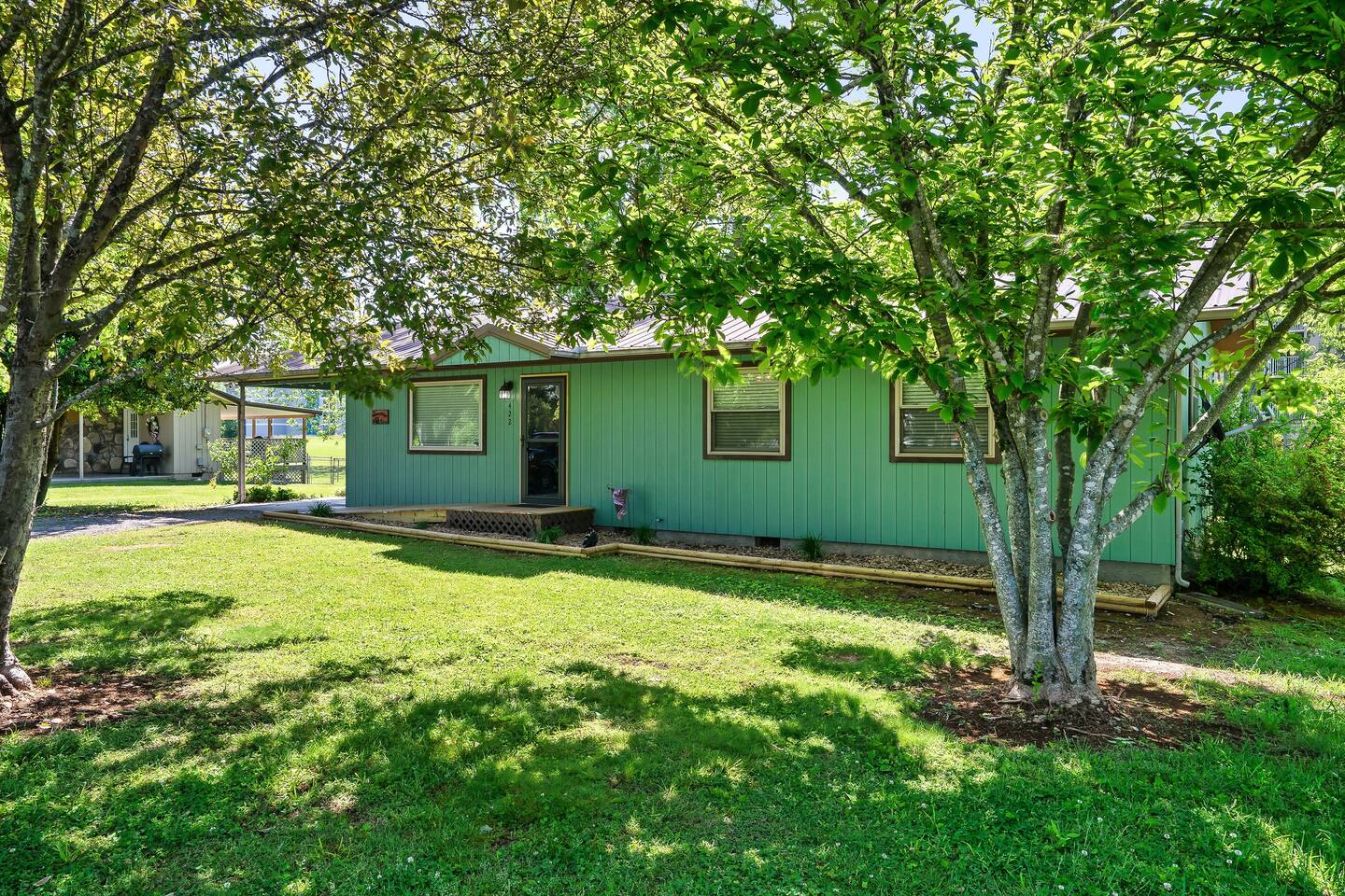 Marvel at the charming rustic exterior of this urban mountain retreat, surrounded by lush greenery nestled in this quiet neighborhood. #RusticElegance