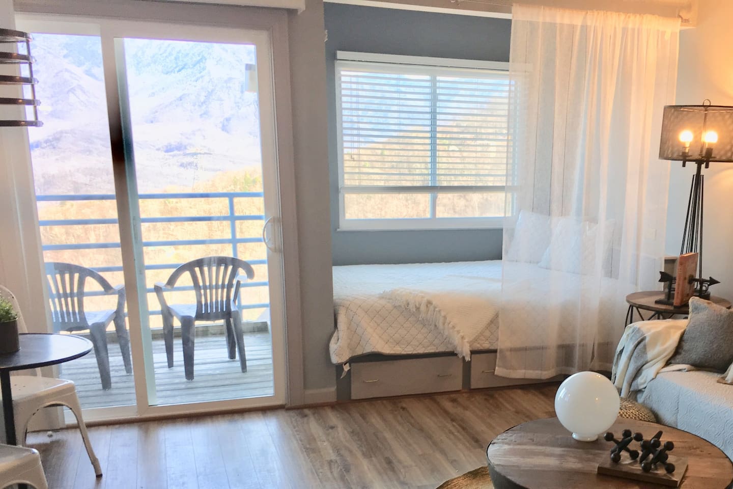 Smoky, Rustic and Relaxing Studio Condo, the top of Gatlinburg