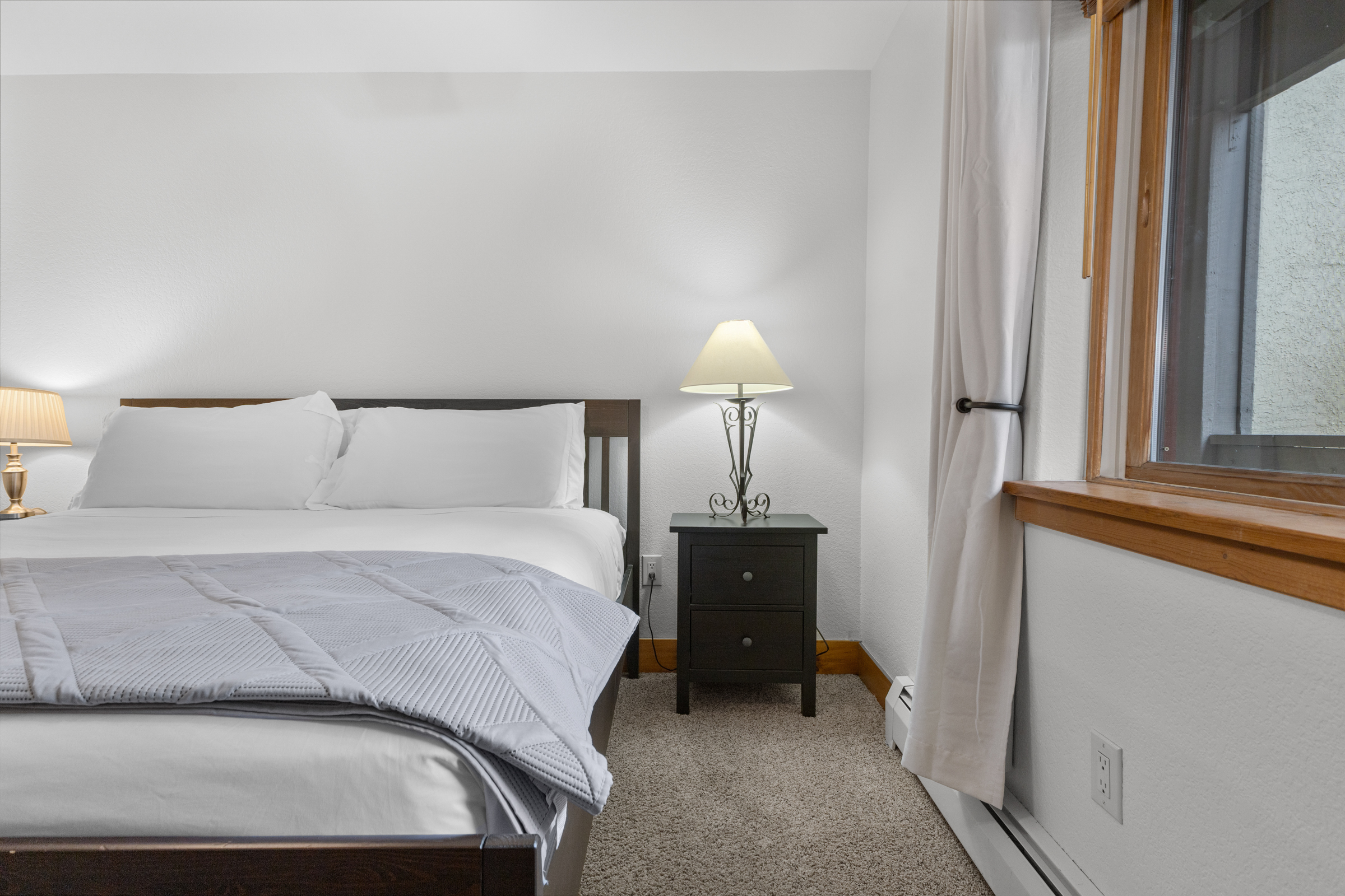 Bedroom 1 | King Bed