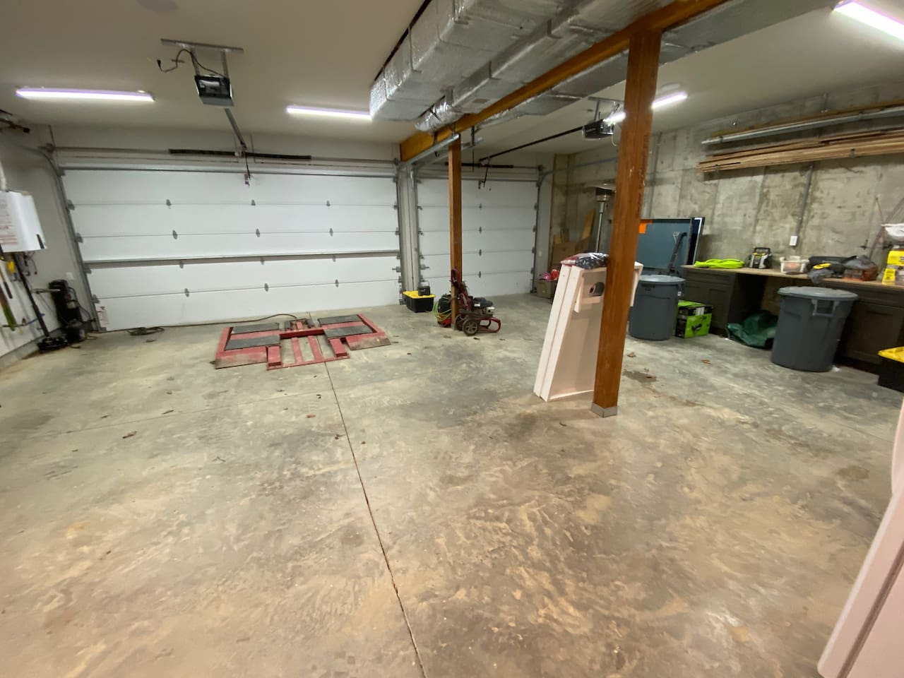 Large 3 car garage to store rzrs while visiting. Please note the pressure washer in the pic for your use to clean your rzr and the rzr lift to fix your rzr if you happen to break it while riding the trails.