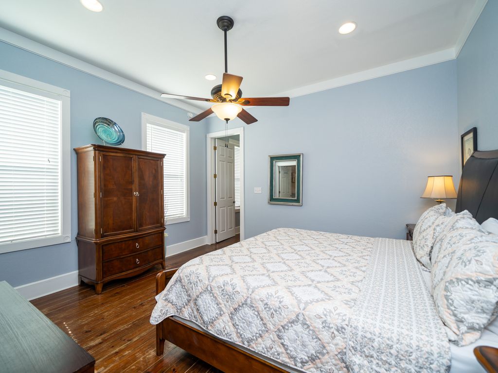 Downstairs Master w/TV