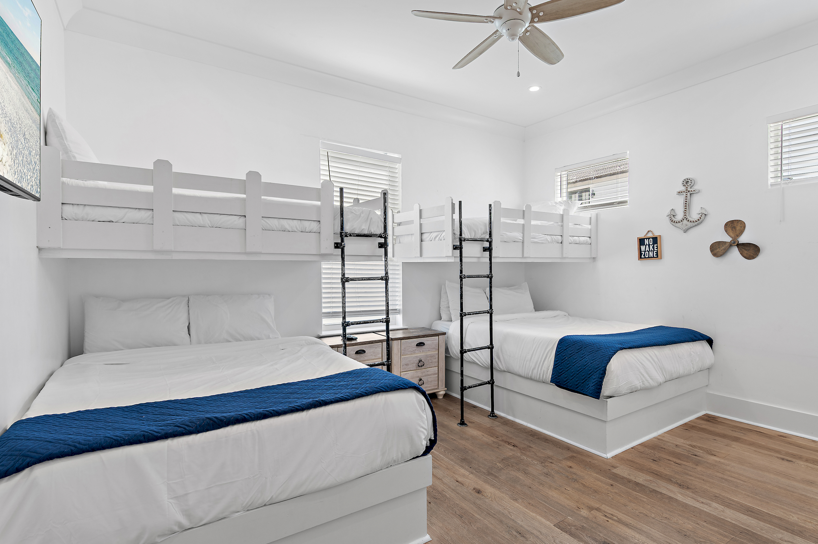 Comfortable sleeping arrangements with two full beds and elevated bunk beds, perfect for families and groups.