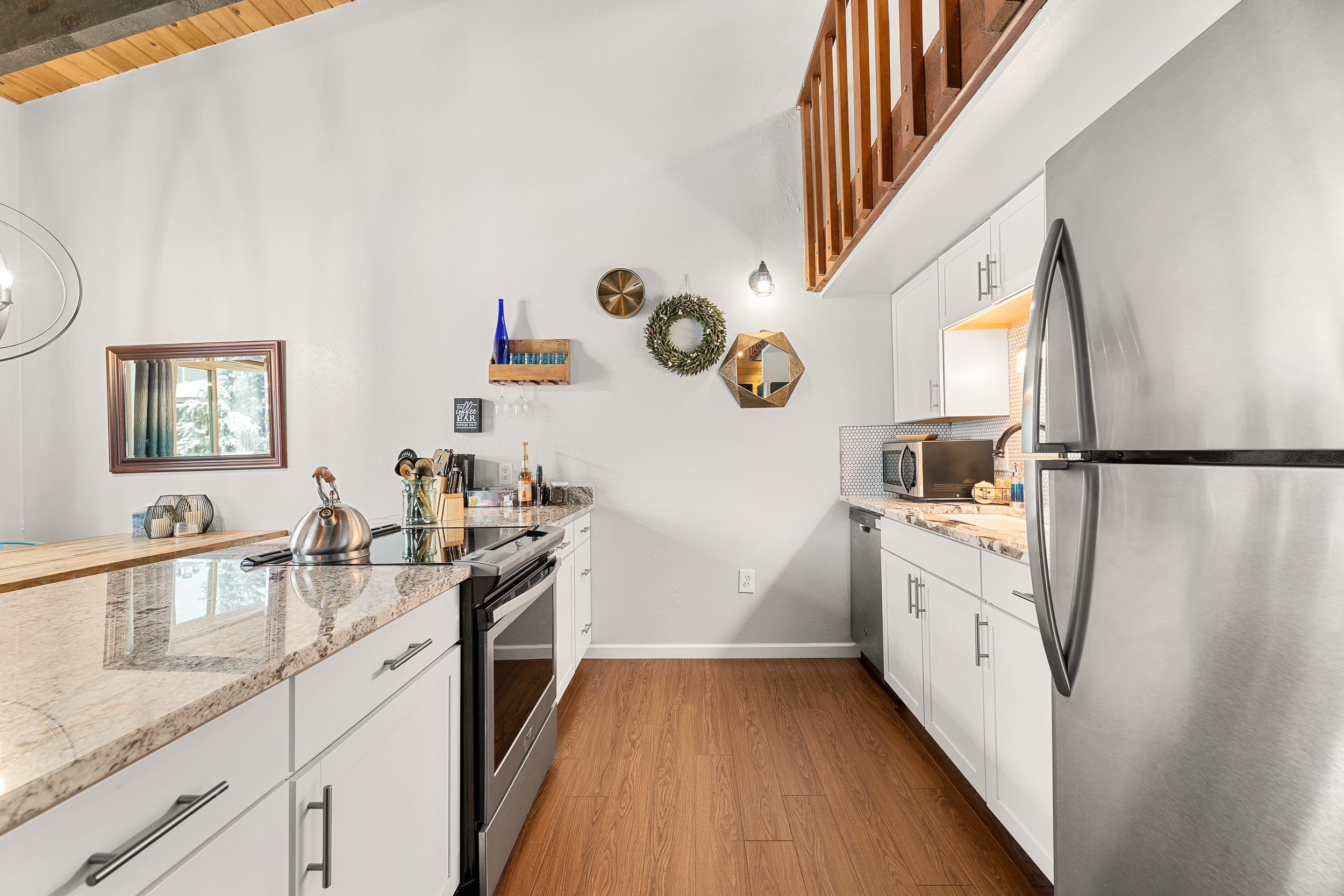 Modern Kitchen | Kitchen Island | Electric Stove