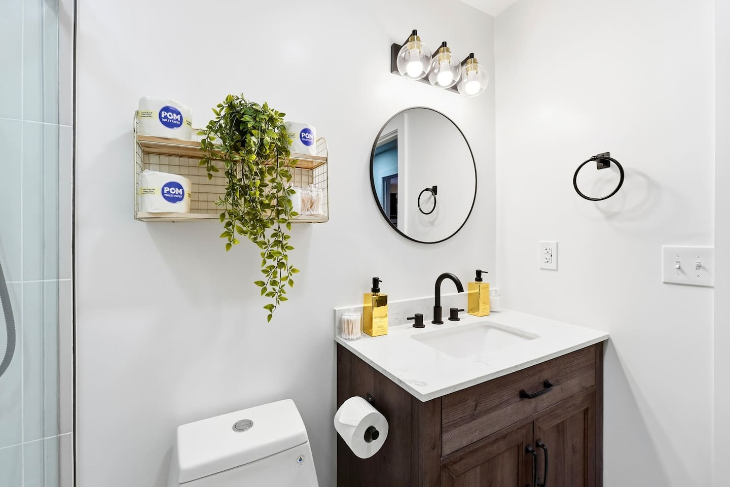 Second Floor Lovely Shared Bathroom.