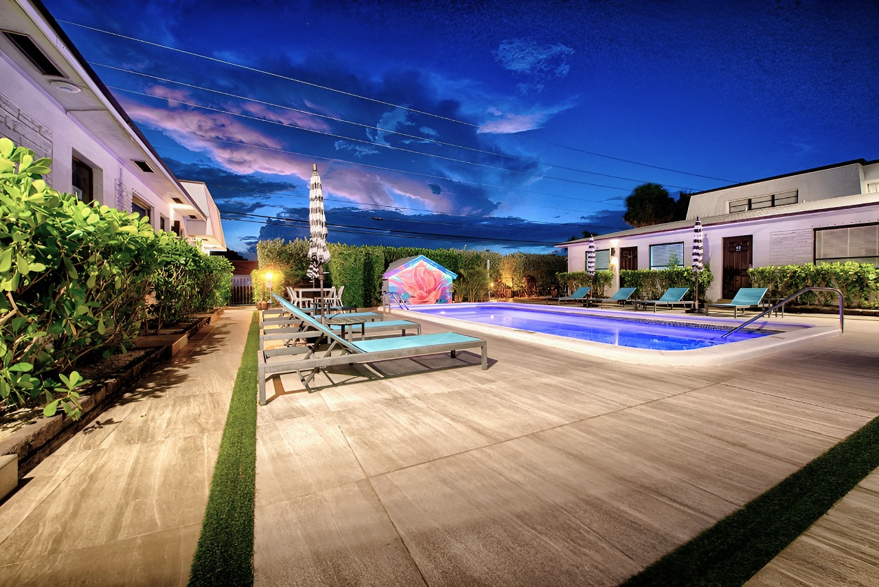 The perfect poolside vibes!