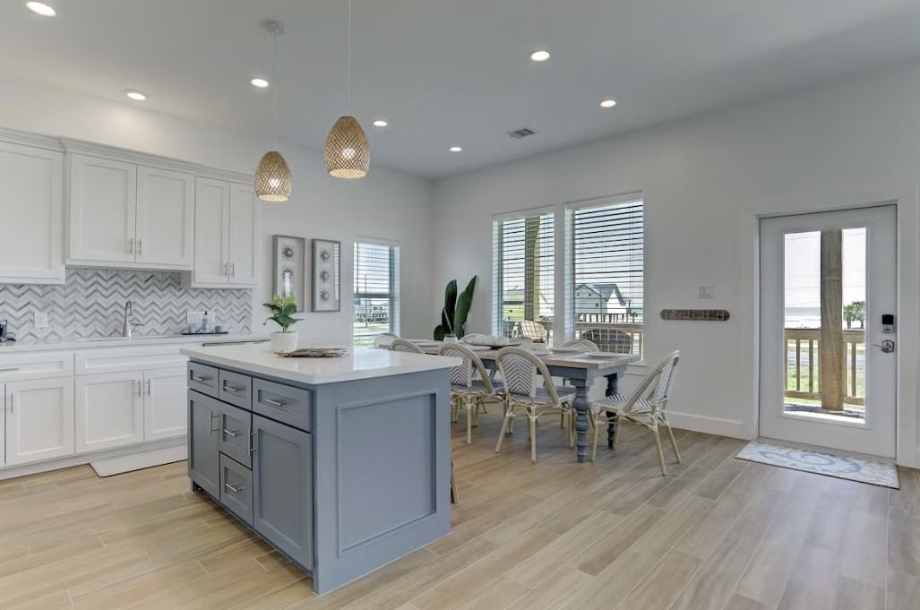 e55e75facbcf4c419615aa2c6374ff60 | Beachhouse | Texas | TX | Vacation Homes | Galveston | Crystal Beach | Kokomo | Breezy Days | Beachfront Elegance | Sunrise Serenity | Southern Sands Property Management, LLC